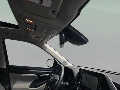 Used 2022 Toyota Highlander XLE image 37