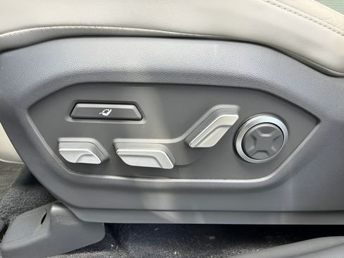 Used 2024 Hyundai Santa Fe Calligraphy FWD image 10