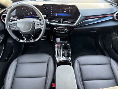 Used 2024 Chevrolet Trax RS w/ Sunroof Package FWD image 12