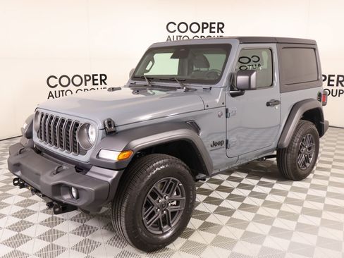 Used 2025 Jeep Wrangler Sport AWD/4WD image 10