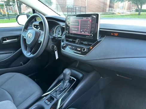 Used 2021 Toyota Corolla LE image 28