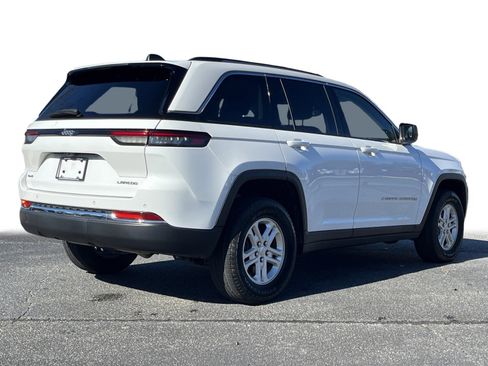 Used 2023 Jeep Grand Cherokee Laredo image 23