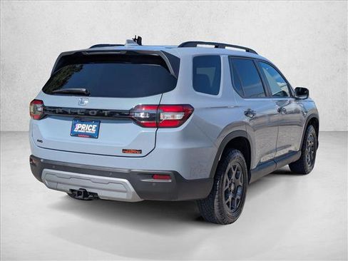 Used 2024 Honda Pilot TrailSport image 5