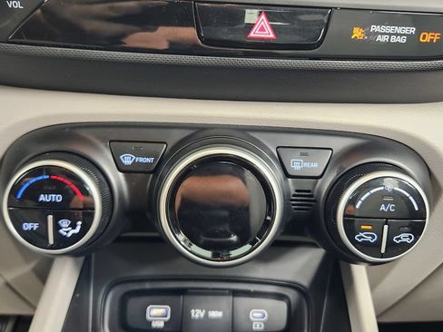Used 2024 Hyundai Venue SEL FWD image 27