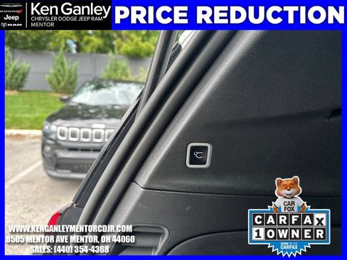 Used 2025 Chrysler Pacifica Limited FWD image 10