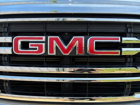 Used 2023 GMC Acadia SLT w/ Preferred Package FWD image 10