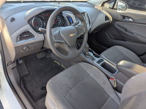 Used 2018 Chevrolet Cruze LS FWD image 21