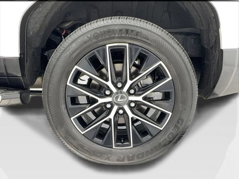 Used 2025 Lexus GX 550 w/ Accessory Package (2T) image 11