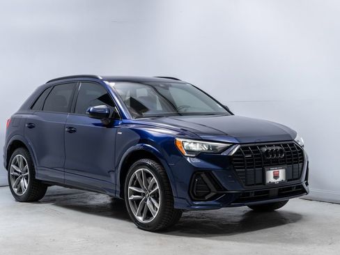 Used 2022 Audi Q3 2.0T Premium w/ Black Optic Sport Package image 9