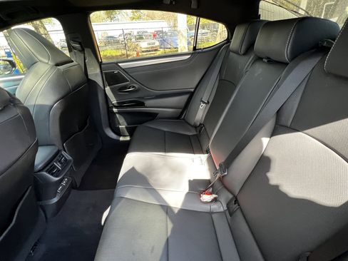 Used 2025 Lexus ES 350 F Sport w/ Accessory Package (Z1) image 32