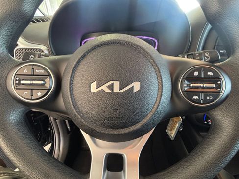 Used 2025 Kia Soul LX w/ LX Technology Package FWD image 25