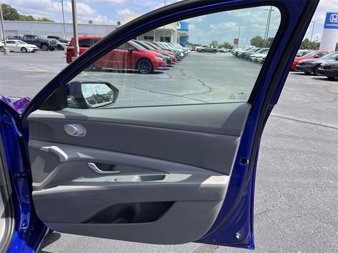 Used 2024 Hyundai Elantra SEL image 15