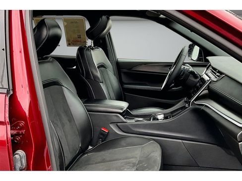 Certified 2025 Jeep Grand Cherokee L Altitude AWD/4WD image 9