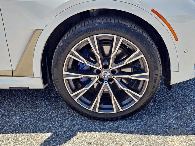 Used 2020 BMW X7 M50i w/ Dynamic Handling Package AWD/4WD image 6