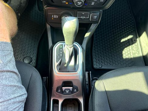 Used 2022 Jeep Renegade Latitude image 23