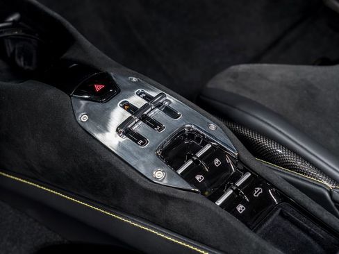 Used 2024 Ferrari SF90 Spider image 23