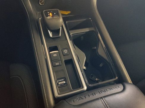 Used 2022 Nissan Pathfinder S FWD image 26