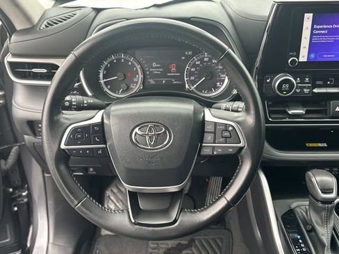 Used 2023 Toyota Highlander XLE FWD image 8