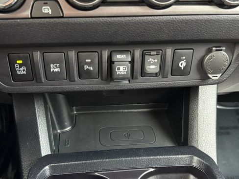 Used 2018 Toyota Tacoma TRD Pro AWD/4WD image 18