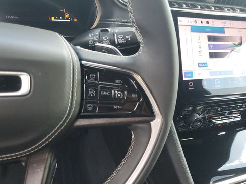 Used 2023 Jeep Grand Cherokee L Overland image 17