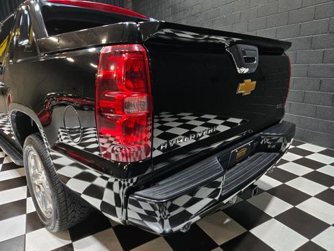 Used 2012 Chevrolet Avalanche LT w/ All-Star Edition image 35
