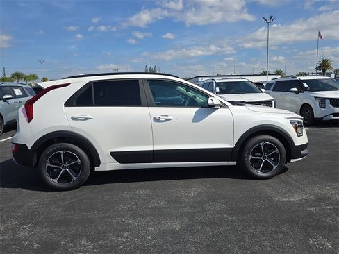 New 2025 Kia Niro EX w/ EX Cold Weather Package image 9