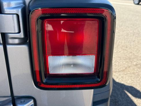 Used 2020 Jeep Wrangler Unlimited Sport S image 28