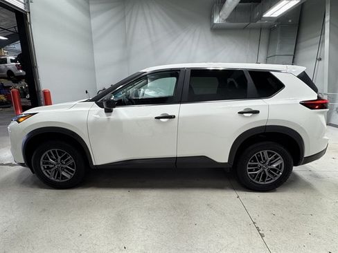 Used 2024 Nissan Rogue S AWD/4WD image 4