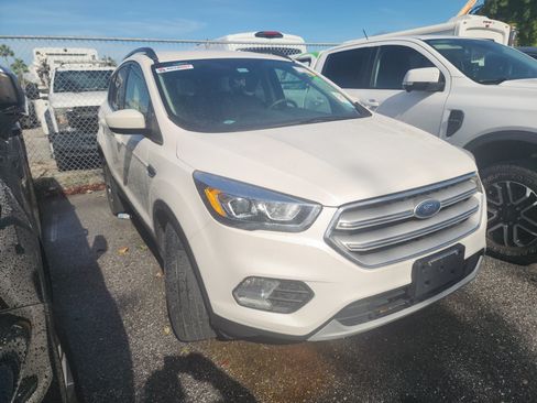 Used 2018 Ford Escape SEL FWD image 3
