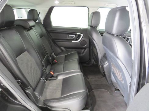 Used 2018 Land Rover Discovery Sport SE image 11
