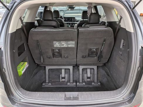 Used 2023 Kia Carnival LX FWD image 25