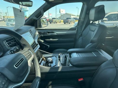 Used 2024 Jeep Wagoneer Series II AWD/4WD image 6
