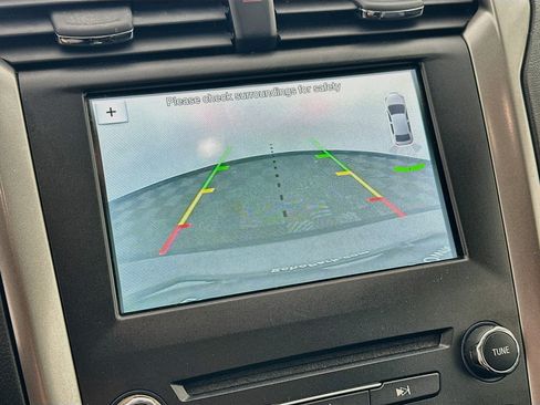 Used 2017 Ford Fusion SE w/ Equipment Group 201A FWD image 21