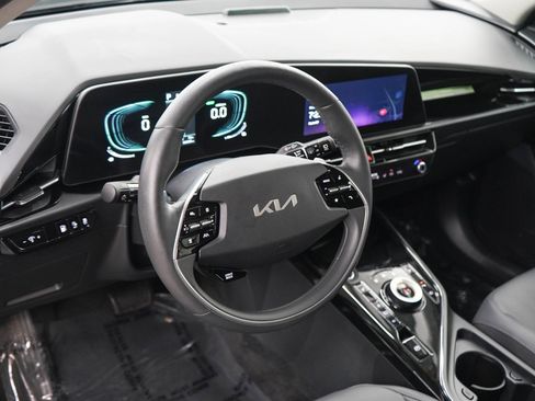Used 2024 Kia Niro EX w/ EX Cold Weather Package FWD image 20