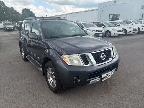 Used 2012 Nissan Pathfinder LE w/ DVD Entertainment Pkg AWD/4WD image 8