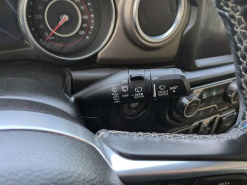 Used 2018 Jeep Wrangler Unlimited Rubicon AWD/4WD image 32