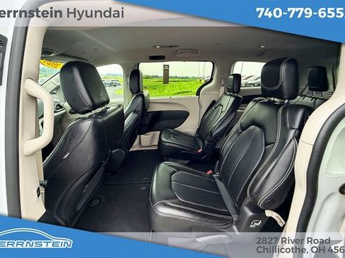 Used 2024 Chrysler Pacifica Touring-L FWD image 25