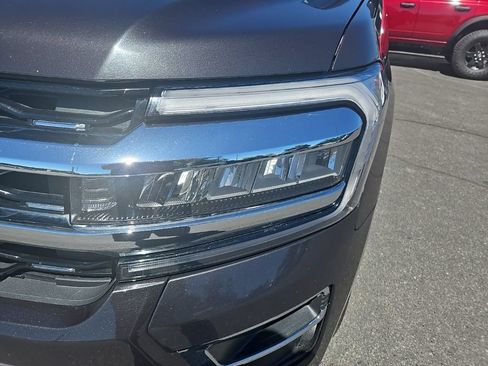 Used 2023 Ford Expedition Limited AWD/4WD image 34