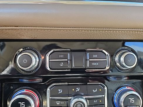 Used 2023 GMC Yukon XL Denali image 27