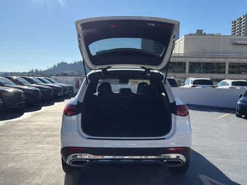 Used 2026 Mercedes-Benz GLC 300 4MATIC image 8