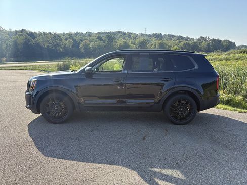 Used 2022 Kia Telluride EX w/ EX Premium Package AWD/4WD image 2