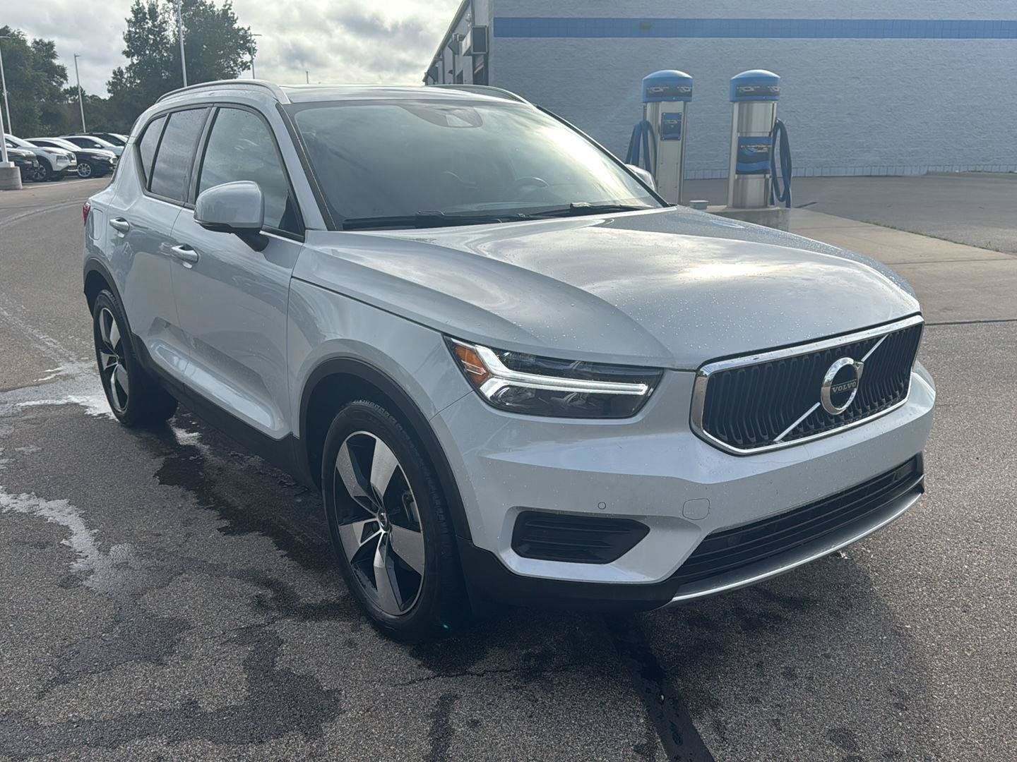 Used 2020 Volvo XC40 T5 Momentum w/ Protection Package Premier AWD/4WD image 7