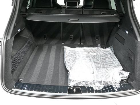 Certified 2026 Porsche Cayenne AWD/4WD image 30