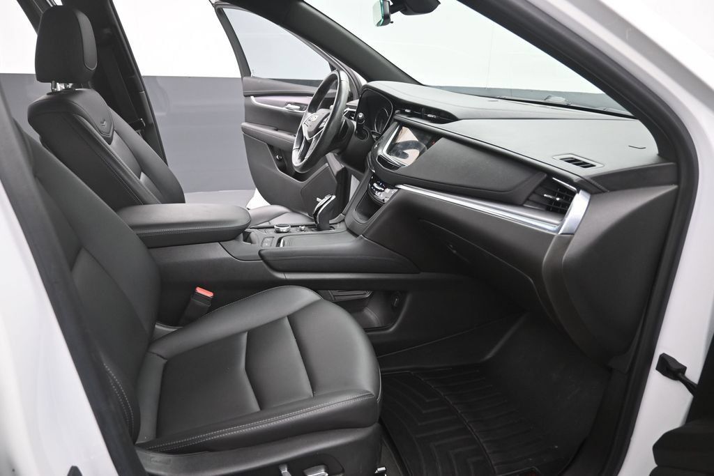 Used 2021 Cadillac XT5 Luxury FWD image 16