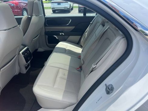 Used 2019 Lincoln Continental Select w/ Continental Climate Package AWD/4WD image 11