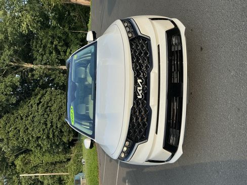 Certified 2023 Kia Sorento SX Prestige w/ Panoramic Sunroof Package AWD/4WD image 8