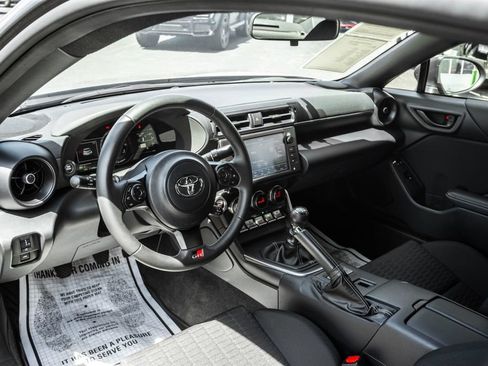 Used 2025 Toyota GR86 RWD image 8