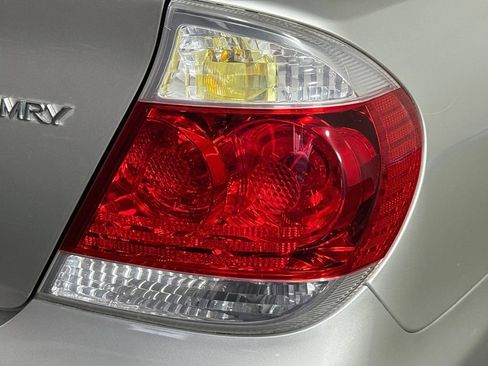 Used 2005 Toyota Camry FWD image 29