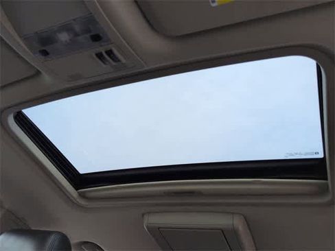 Used 2013 Chevrolet Avalanche LTZ image 19