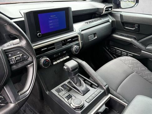 Certified 2025 Toyota Tacoma SR5 AWD/4WD image 15